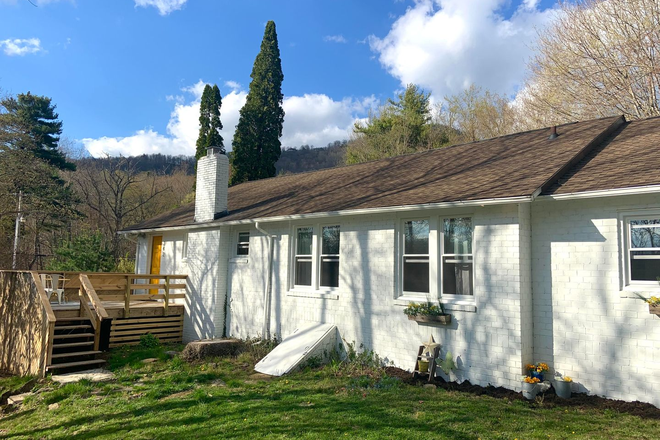  - WALK TO ASU AND DOWNTOWN BOONE - Historic District House