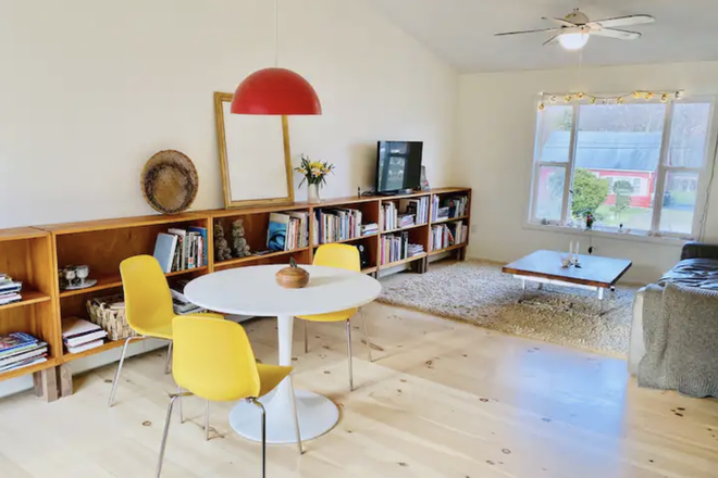 Dinning room upstairs - 27 Hoxie Avenue Charlestown, RI 02813 House