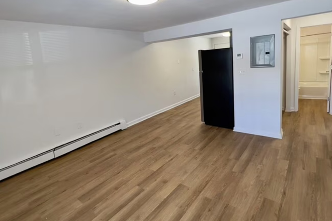 Living room - Lease takeover Den at Hunting lodge