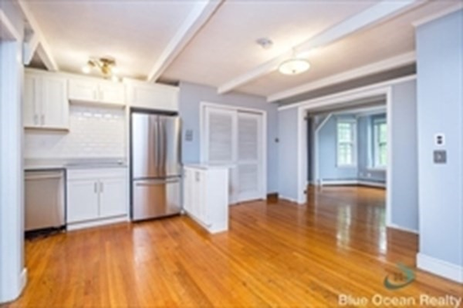 LIVING - BEAUTIFUL 2 BED AVAIL 9/1/24! Apartments