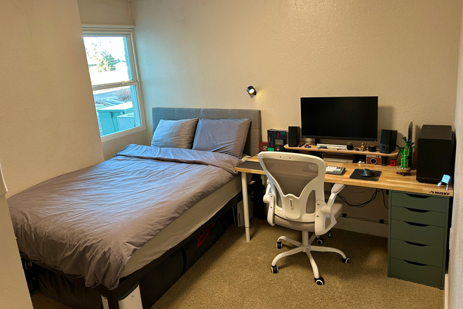 Bedroom - 2025 summer sublet across campus Apartments