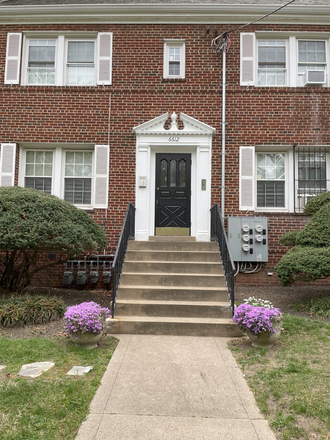 Front Entrance View to Apt Building - Very Quiet, Peaceful & Relaxing Space; EZ Access to DwnTn WDC, Silver Spring MD & NVA