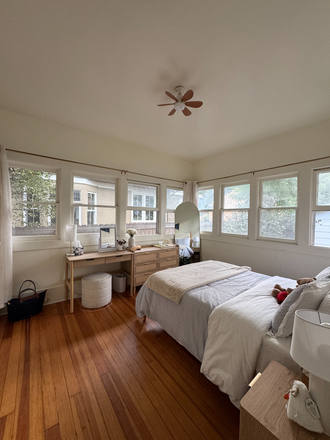 Bedroom A - House Close to Campus