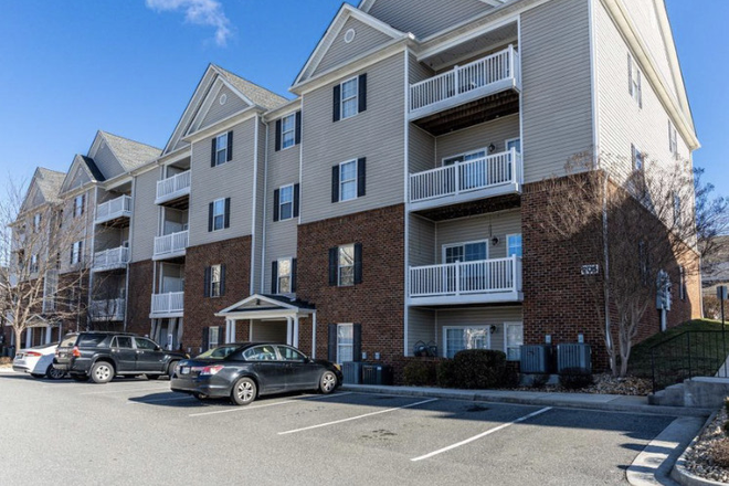 Outside parking lot view - Fully Furnished Cornerstone Condo for LU group of 3