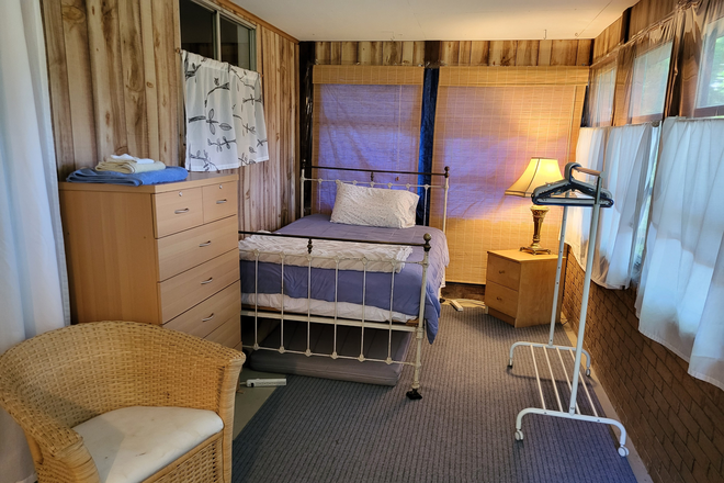 Porch room available May 15-Oct 15 - Quiet Neighborhood In Old Greenbelt House