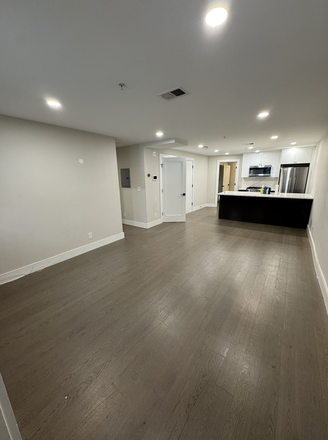 Call NOW for showings! 617-236-8600 - NEWBURY ST - *NO FEE* LUXURY GRDN LVL 2BR *AVAIL NOW* IN KENMORE W/ IN UNIT LNDRY, A/C, 2 BATHS Apartments
