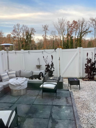 Outdoor area - Gorgeous Townhome for Rent