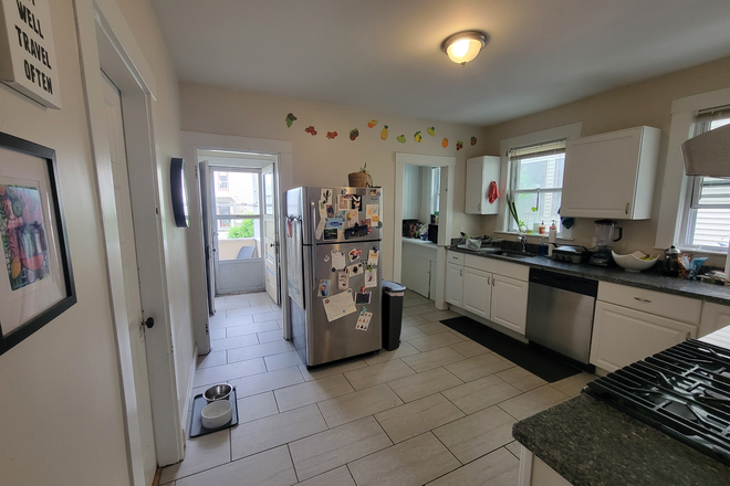 Kitchen - Quaint Apartment in Teele Square!