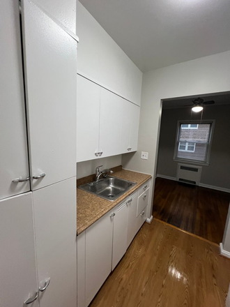 Photo - Edgewater House - Huge 2 BR unit in Lakewood with garage parking