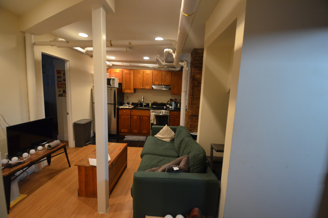 . - Renovated 3-bed on Westland Ave. No broker fee! Contact Will McGowan 617.512.5822 Apartments