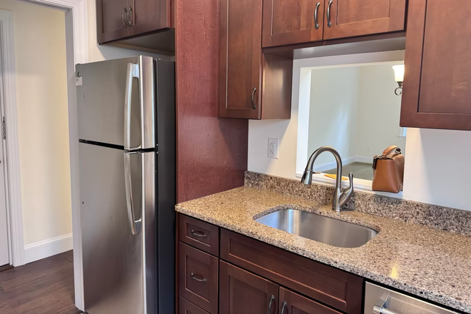 Kitchen - Room in 2BR apt for female-Nassau St-Princeton