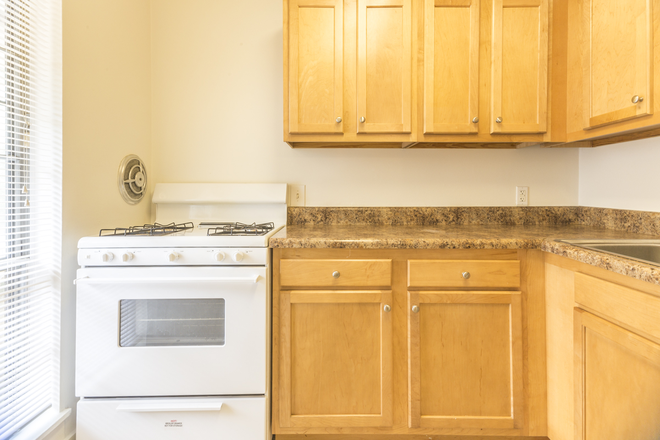 kitchen - Oxford Hill 2BR 1BTH Apartments