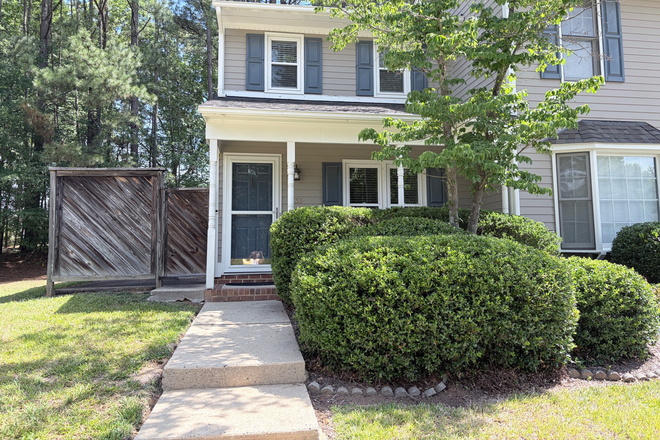 Front Entrance - Furnished 2 Bed/2 Bath Townhome 1 mile to Duke (Short Term)