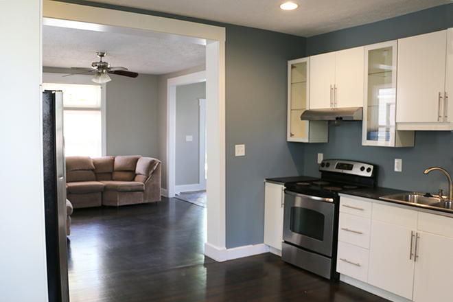 Kitchen - Living Room - 5 Bedroom Located in Norwood - minutes to Campus House