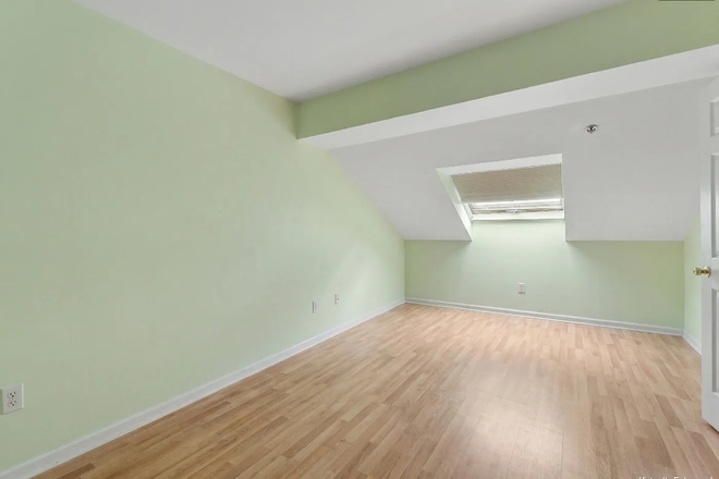 Bedroom - Condo Close to Campus and Hospital