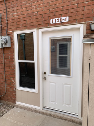 Door - Studio Apartment Sublease – Walking Distance to UofA