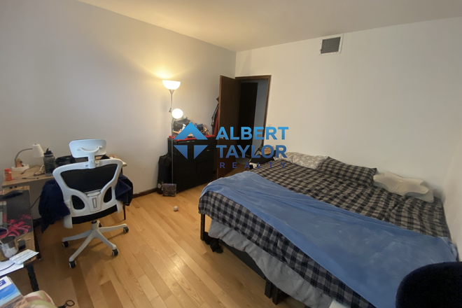 Bedroom #1 - HUGE 3 bedroom in Jamaica Plain!!