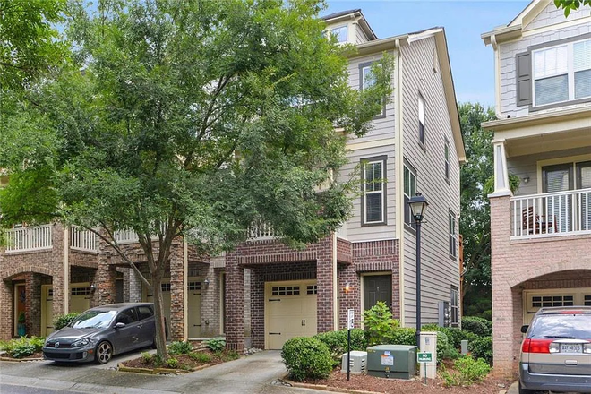Exterior of townhome - Spacious 2BR Townhome with Office and Roommate Layout