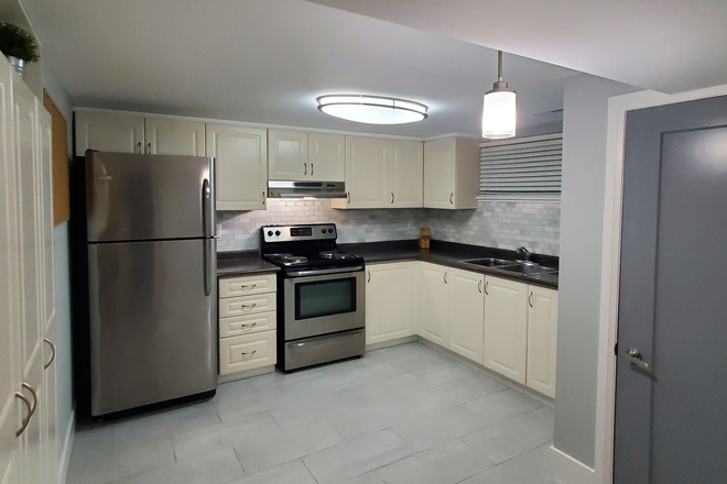 Photo - Bathurst Manor Basement apartment