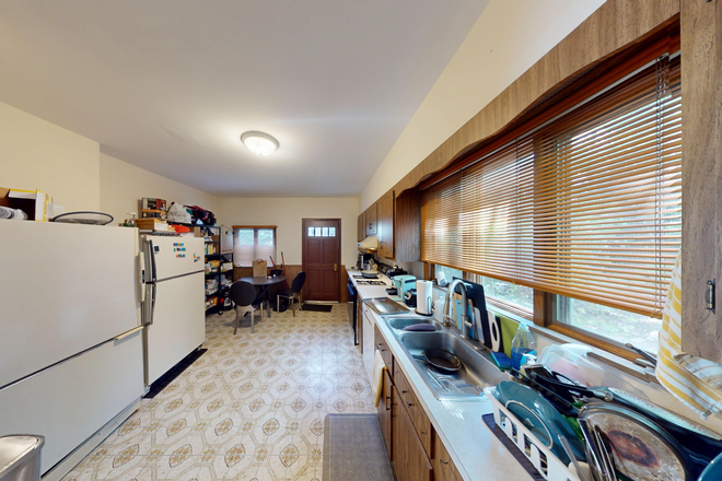 Call NOW for showings! 617-236-8600 - WOODSTOCK AVE - *9/1/2026* X-LARGE 6BR HOUSE NEAR BC W/ 2.5 BATH, TNDM PRKNG, W/D IN UNIT, EIK, AC!