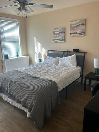 Master bedroom - Furnished room for rent in house shared with other JH medical students