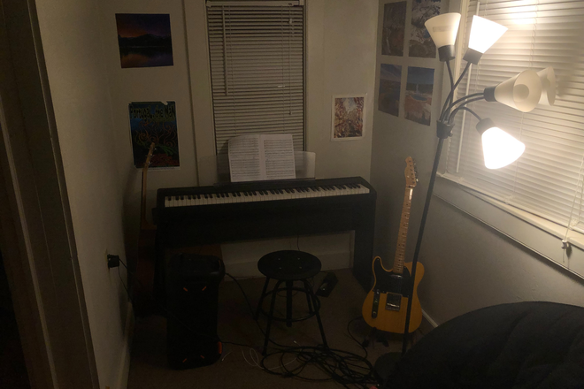 Bedroom extension - House Close to Amherst College - Subletting One Bedroom