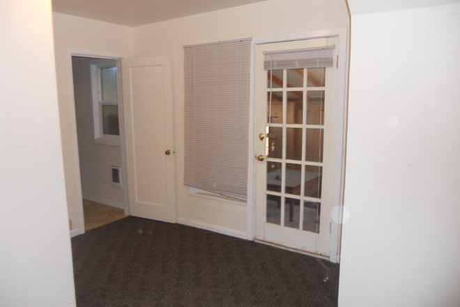 Bedroom - Room with private bathroom Apartments