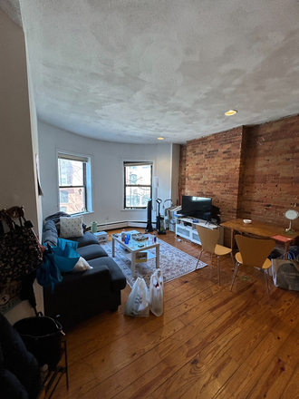 Living room - 4 Bed Available 9/1/26! *CONTACT NOAH 603-470-8181