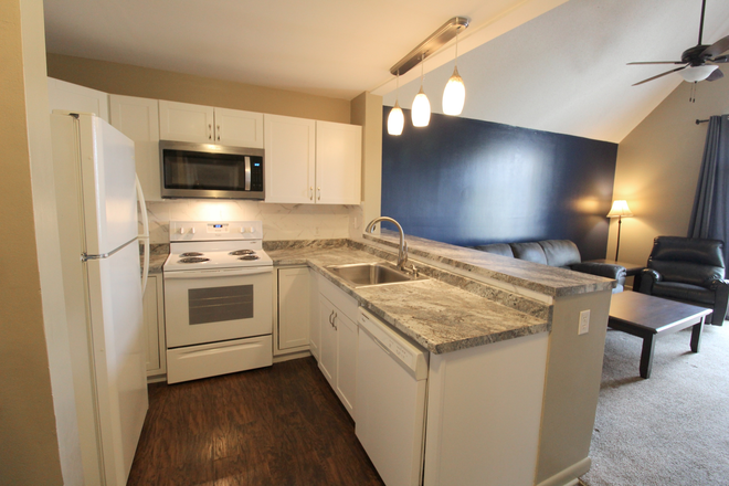 Kitchen - Hunters Ridge - 5 bed - 3 bath loft apartment for rent!