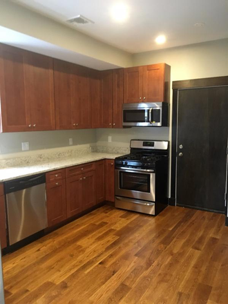 Hub Realty - Jamaica Plain, large renovated 5 bedroom and 3 bathroom apartment