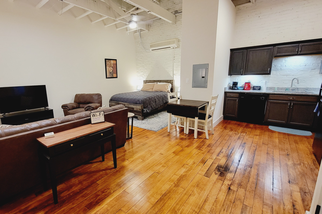 Comfortably fits a queen bed - a king would be tight, but could be done, too! - Large Furnished Studio Apt Downtown Lynchburg