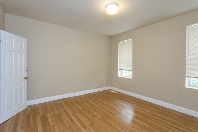 room - Great 6 Bedroom House Steps off of Campus