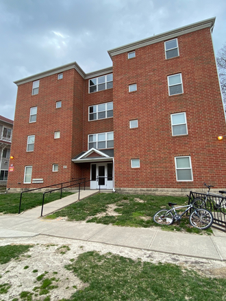 LL - 25/26 - 4BR 4 Blocks from Campus! - Garage Parking/Free Internet Apartments