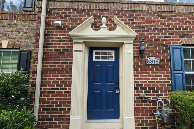 Outside View - Two Private Master Bedrooms with Private Bathrooms in Greenbelt Station Townhouse