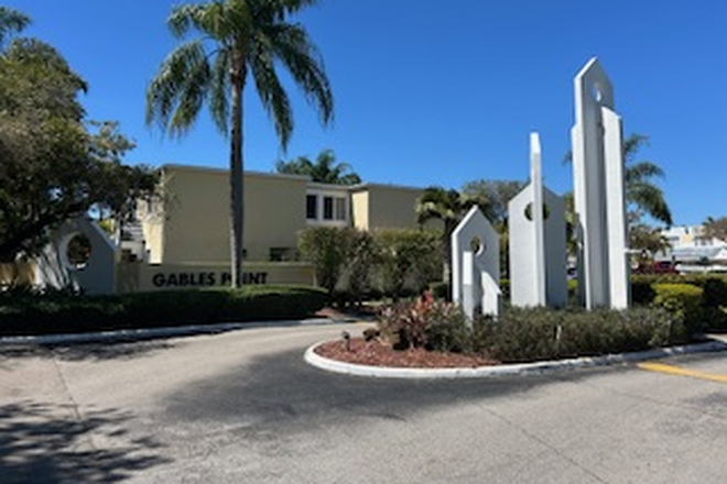 Entrance - Gables Point condo