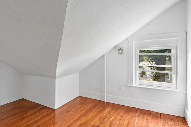 1 - LOWER ALLSTON SINGLE FAMILY HOUSE FOR RENT OFF CAMPUS 6 BEDROOM NO FEE NO SECURITY DEPOSIT 9/1/26!