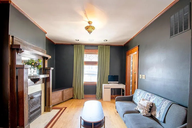 Living room - Private home 10 minute walk to UC