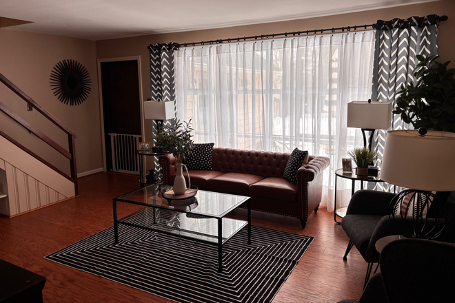 Living Room - Great large room for rent in Wayne!