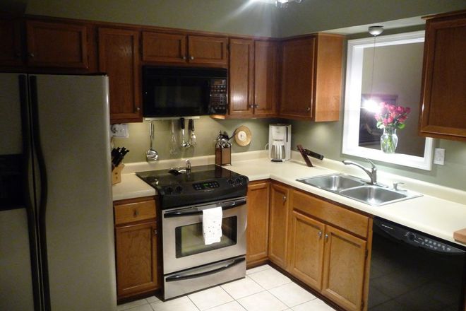 Kitchen - Great 3 bedroom townhouse close to UVA!