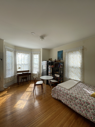 Studio Apartment - Sunny Studio, 5 mins from Harvard Apartments