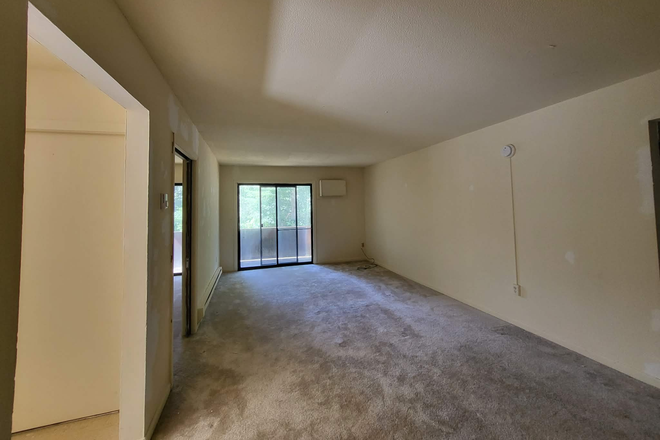 Living area - Woodhaven Apartment-Lease transfer