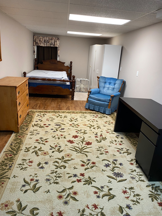 Bedroom for rent - Housing available for 2 male students, private home.  Quiet neighborhood. 10 minutes from LU.