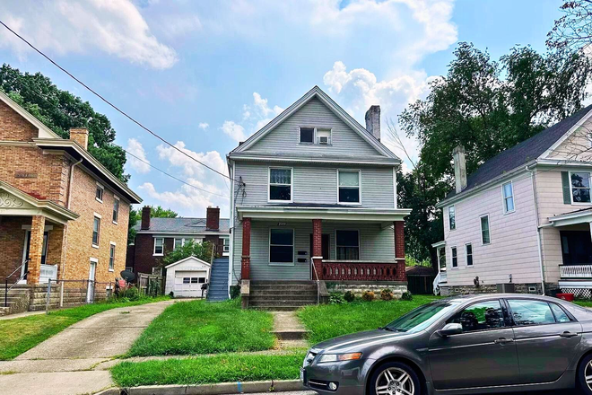 Front View - Beautifully Remodeled 7 Bd Student House w/ Parking