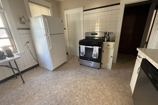 kitchen - Spacious 4 Bed / 1 Bath near campus Avail. 6/1/25!!! Apartments