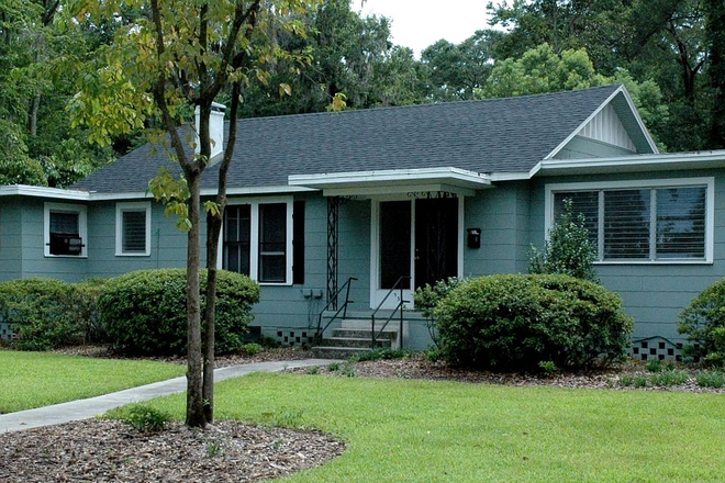 Exterior of the house - Super cute house close to campus