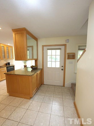 Tiled entry and kitchen - 3 bed/2 bath Townhome apt Located 1.5 miles from UNC & .5 Mile from Morgan Creek walking/bike path.