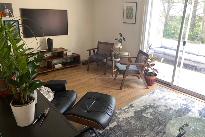 Living Room - Well Furnished Townhome