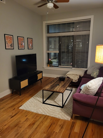 Living Room - Lakeview Apartment 8 Minute Walk to Wellington Station