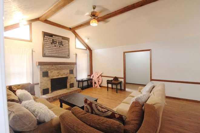 Living Room - Student Friendly Home for Rent! 4 Bed/3 Bath