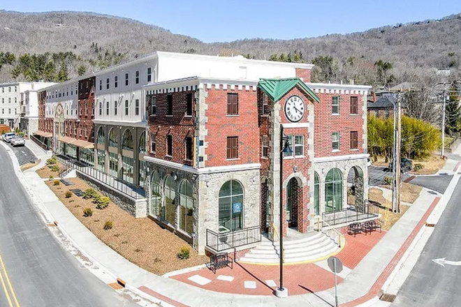 Outside Street View  - view link for 3d interior tour - Rivers Walk - 1 bedroom/1 bathroom unit available in fully furnished 2br/2ba apartment.